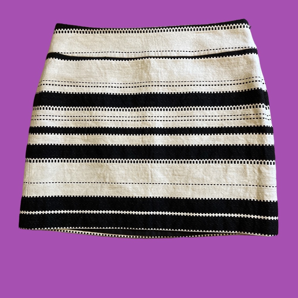 Loft 💯 cotton shell off white and black striped patterned mini skirt